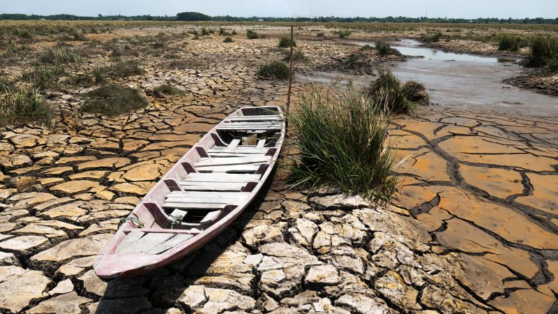 https://www.euractiv.com/section/global-europe/news/ecology-threats-likely-to-send-more-climate-refugees-towards-europe-by-2050/